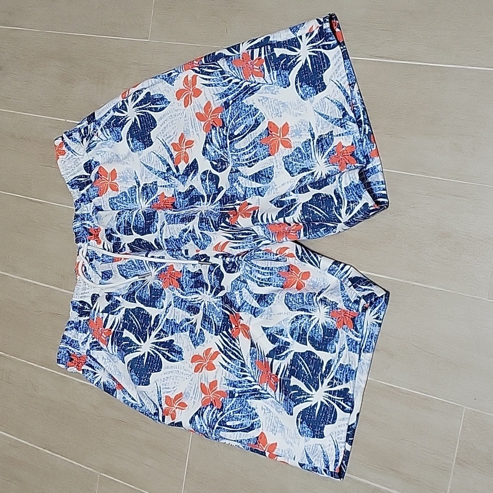 Robert Graham Blue floral themed shorts 2XL